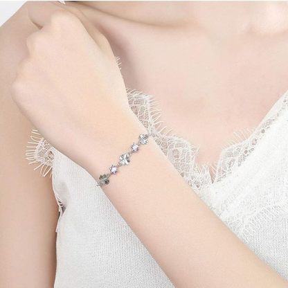 クローバーダイヤブレスレット | 輝く小さな幸せ