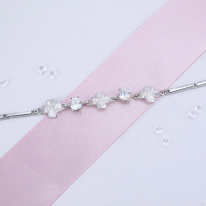 クローバーダイヤブレスレット | 輝く小さな幸せ