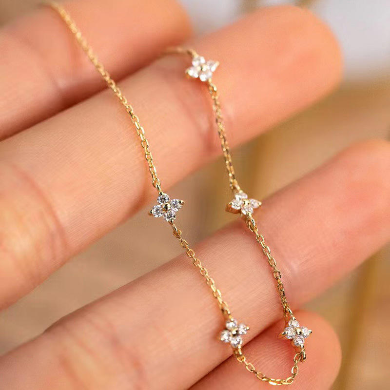 クローバーブレスレット | 幸運を手に