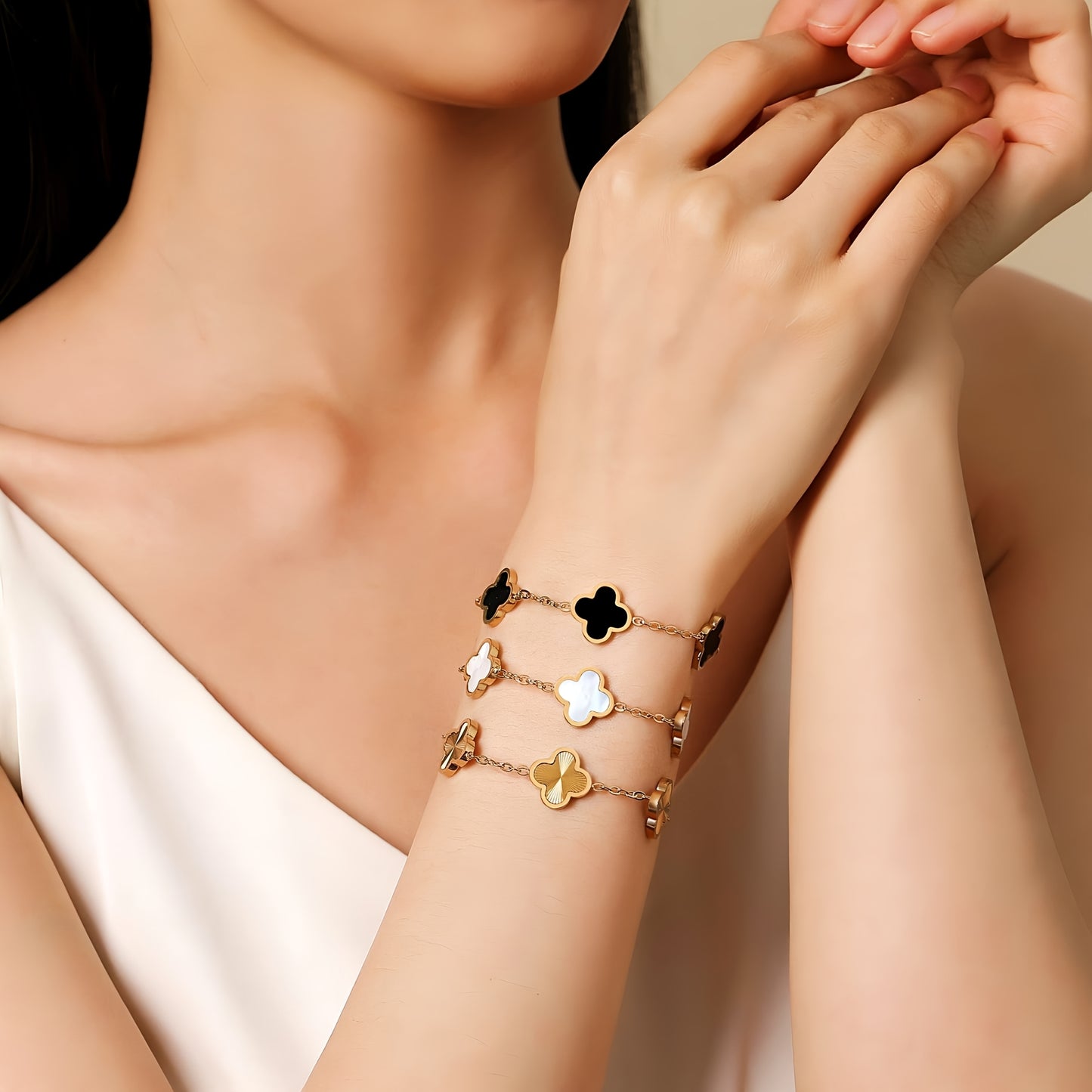 クローバー ブレイスレット | 幸運を手に