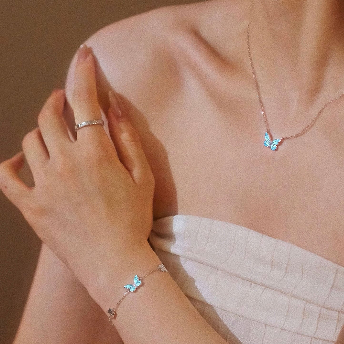 月光バタフライ ネックレス｜月夜の光